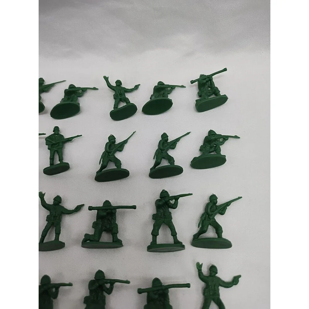 Lot Of (32) Tim Tee Green Army Men Soldier Toys 1/2-1
